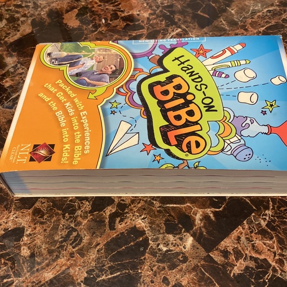 Hands-On Bible NLT (Softcover) Early Childhood Learning Bible. - Picture 9 of 11